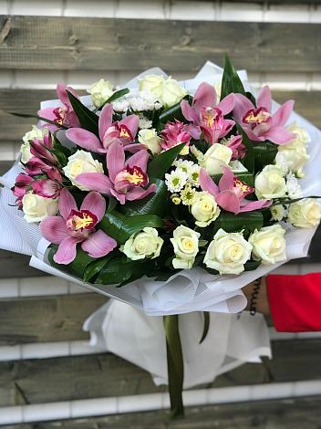 Букет цветов из: Розы и Хризантемы в Ерик