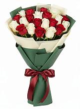 Букет Микс из красных и белых роз в Ерик