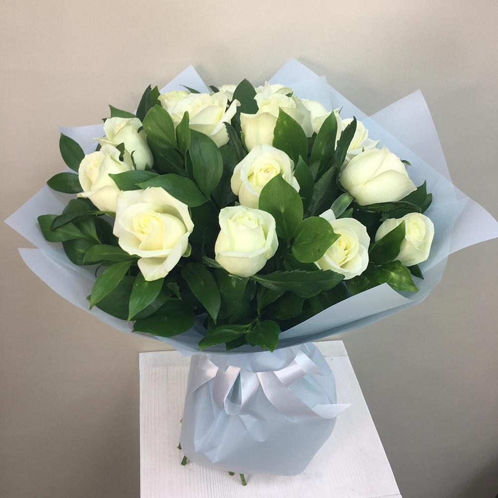 Букет 15 Белых роз Проуд в Ерик