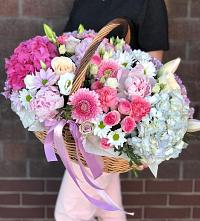 Композиция солнечный день в Ерик Цветочная композиция из Розы, Хризантемы, Пионы и Лизиантусы в корзине в Ерик