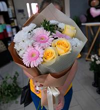 Букет цветов из:  Герберы, Розы и Хризантемы в Ерик