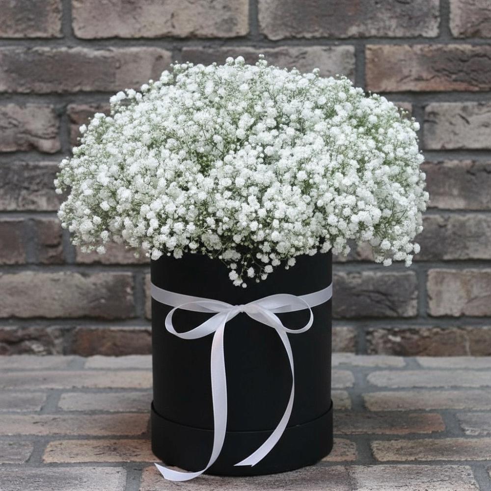 Цветочная композиция из Гипсофила в шляпной коробке в Ерик