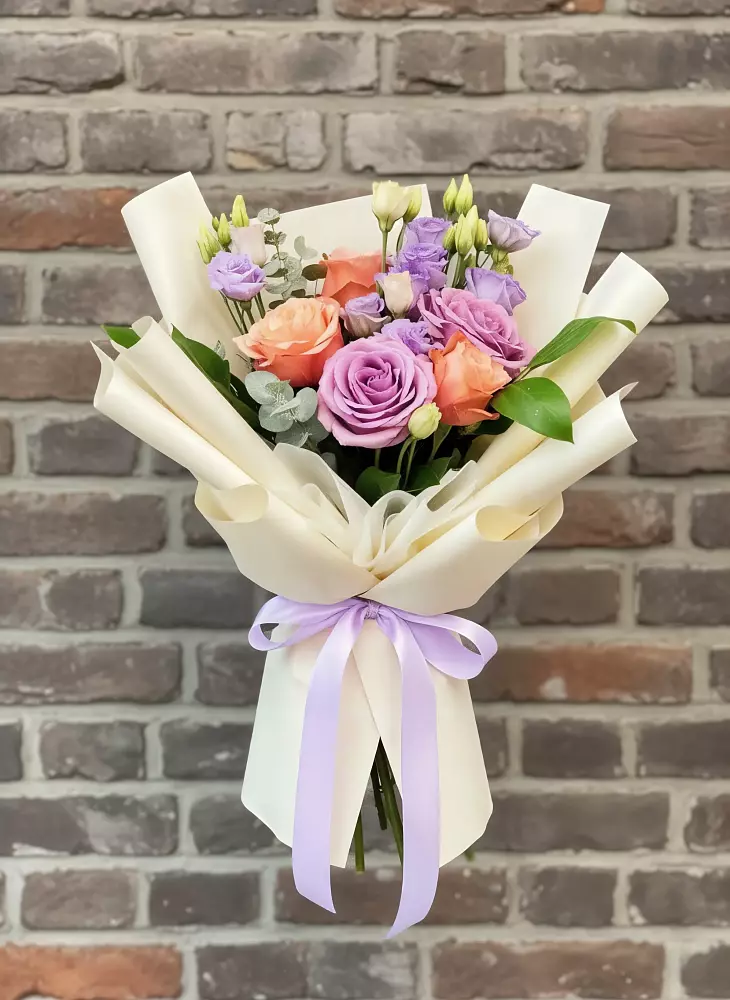 Букет цветов из: Лизиантусы и Розы в Ерик