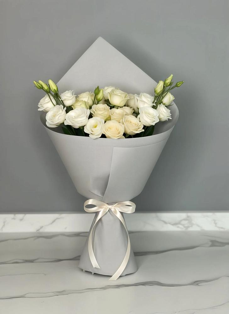 Букет цветов из: Розы и Лизиантусы в Ерик