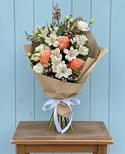 Букет цветов из:  Альстромерии, Лизиантусы, Розы и Хризантемы в Ерик