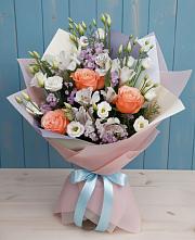 Букет цветов из:  Лизиантусы, Розы, Альстромерии и Гипсофила в Ерик