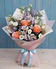 Букет цветов из:  Лизиантусы, Розы, Альстромерии и Гипсофила в Ерик