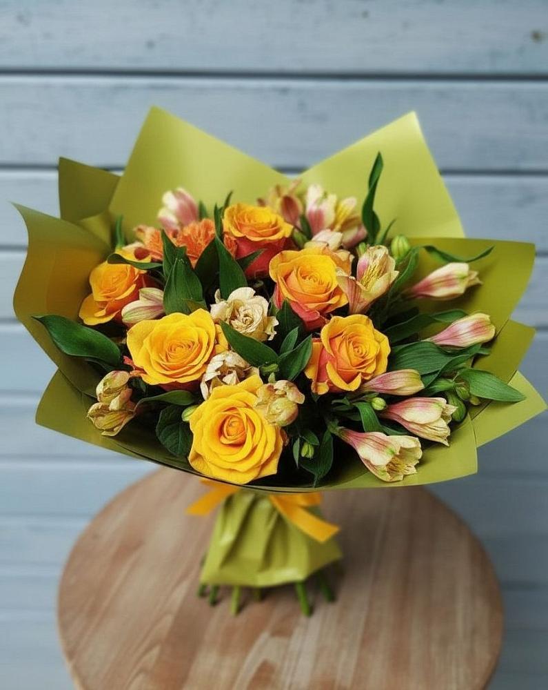 Букет цветов из: Альстромерии и Розы в Ерик
