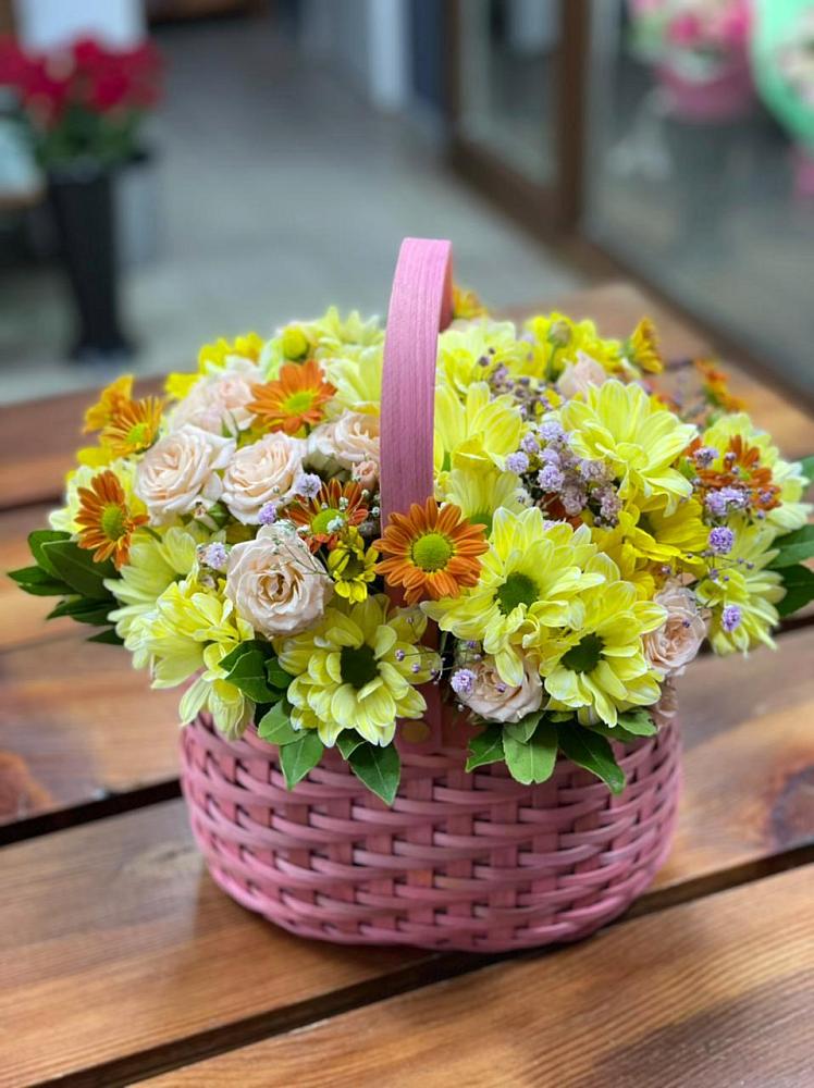 Цветочная композиция из Хризантемы и Розы в корзине в Ерик