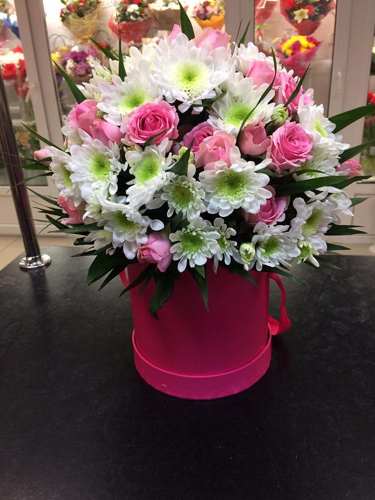 Цветочная композиция из Розы и Хризантемы в шляпной коробке в Ерик