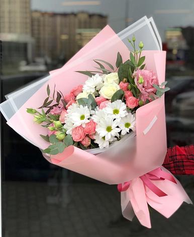 Букет цветов из: Розы, Лизиантусы и Хризантемы в Ерик