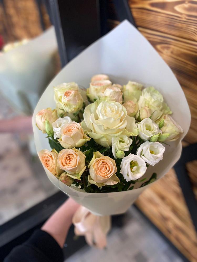 Букет цветов из: Розы и Лизиантусы в Ерик